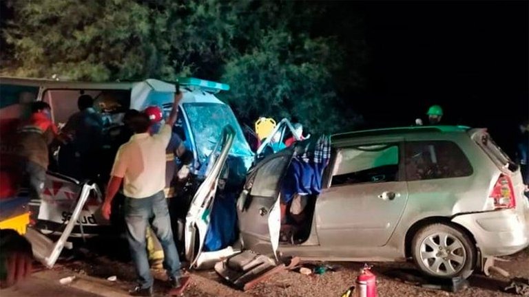 La Rioja: seis muertos y cuatro heridos en un choque entre un auto y una ambulancia