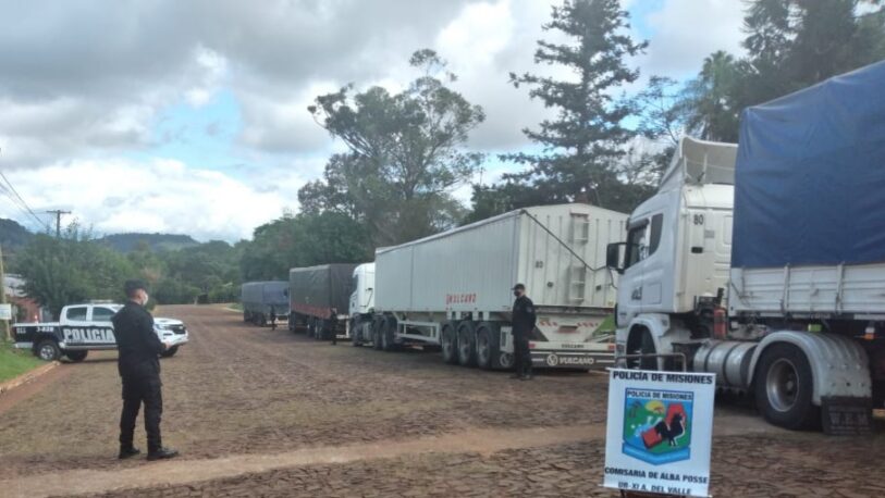 Retuvieron cuatro camiones que circulaban con carga ilegal de soja en Alba Posse