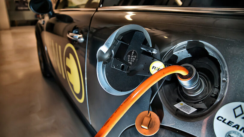 La venta de autos eléctricos subió un 121% a nivel global