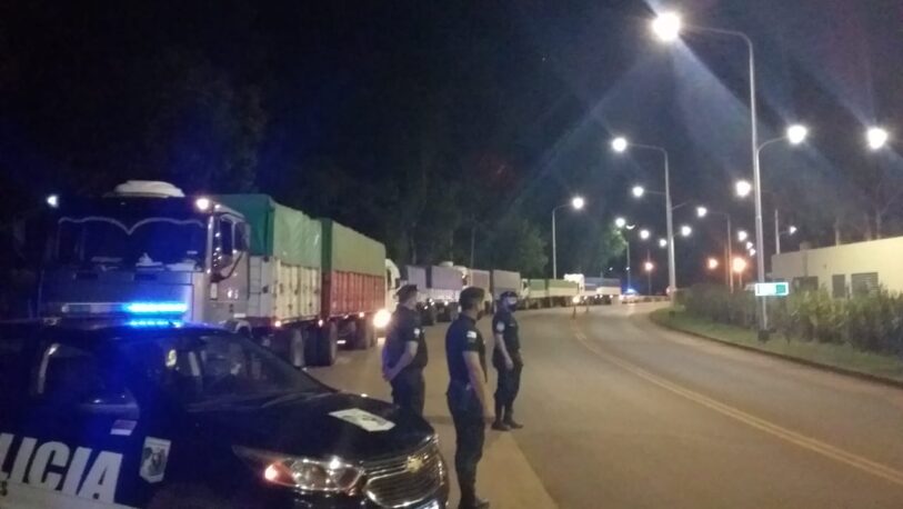 En San José retuvieron 5 camiones cargados con soja ilegal