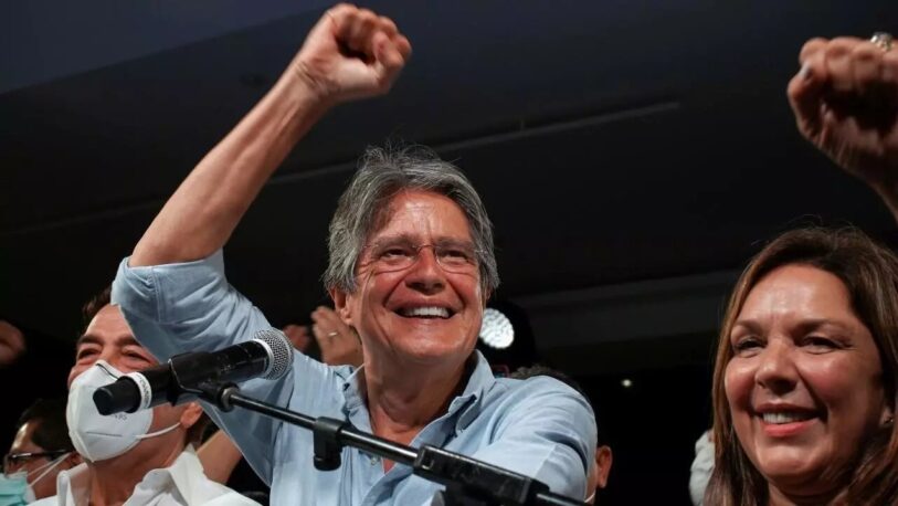 Guillermo Lasso lidera votación presidencial en Ecuador