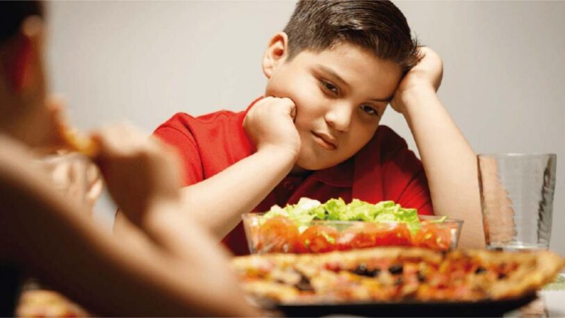Cuatro de cada diez chicos en edad escolar padecen sobrepeso, advierte especialista