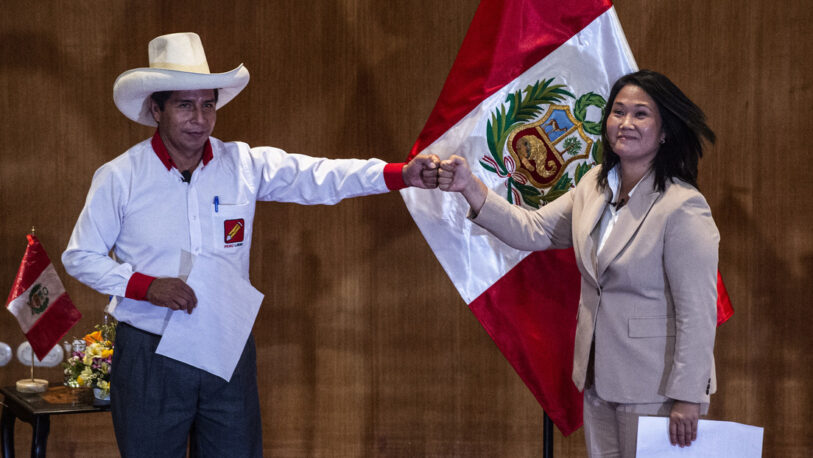 Ajustada definición del balotaje presidencial en Perú