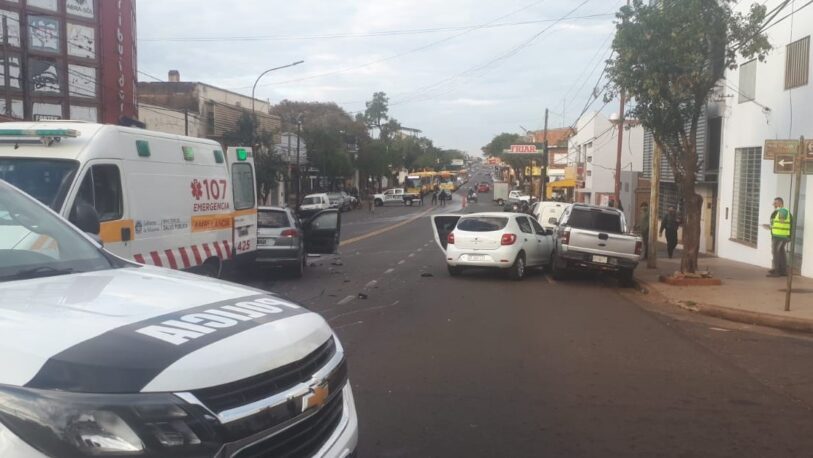 Dos heridos tras choque en la Avenida Uruguay