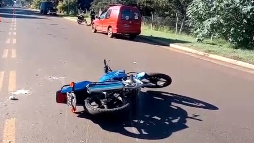 Chocaron un auto y una moto en avenida Bustamante