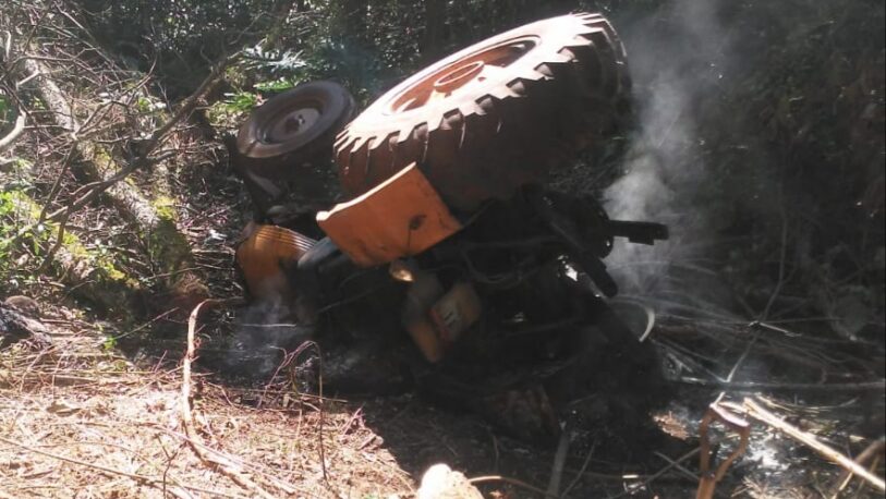 Un joven falleció tras volcar con un tractor en paraje 20 de Junio
