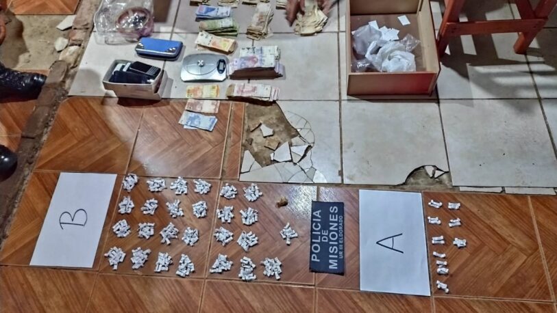 En Montecarlo secuestraron casi 300 envoltorios de cocaína