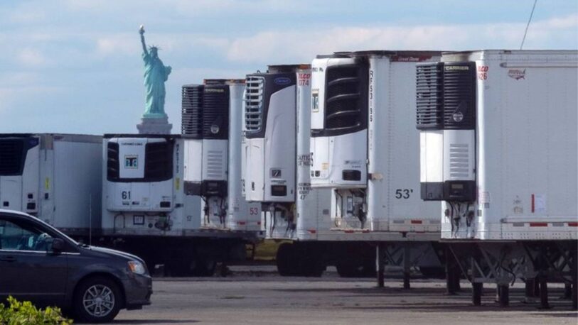 Nueva York: hay 750 muertos por Covid almacenados en camiones frigoríficos hace un año
