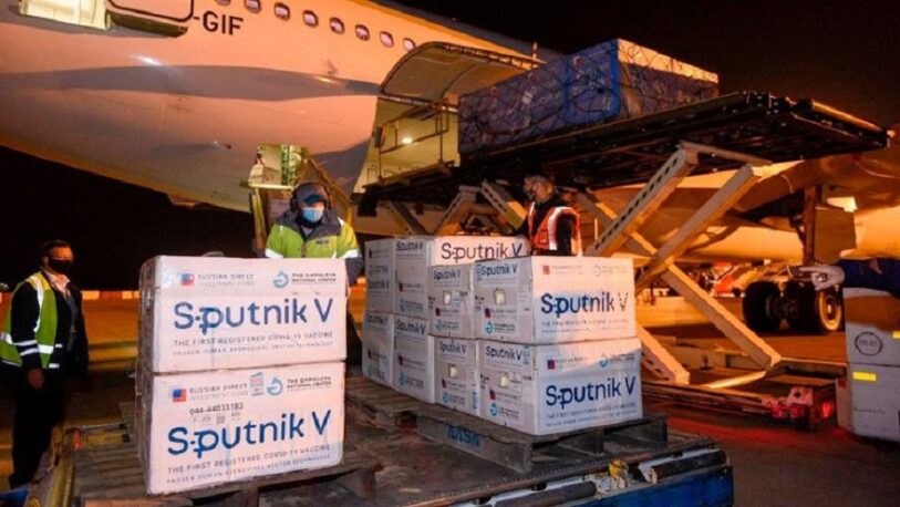 Llegó al país un nuevo vuelo con 500 mil dosis de vacunas Sputnik-V