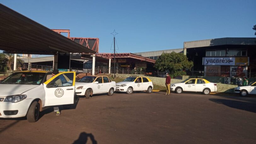 Taxistas de la Terminal de Posadas sobre el paro de colectivos: “Nos están matando”