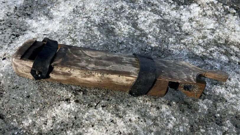 Hallaron objetos de 500 años de antigüedad en una caja de madera encontrada en un glaciar