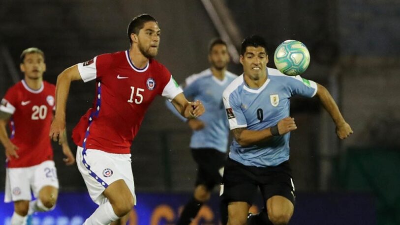 Tras la polémica, Chile juega ante Uruguay por el pase a la ronda final