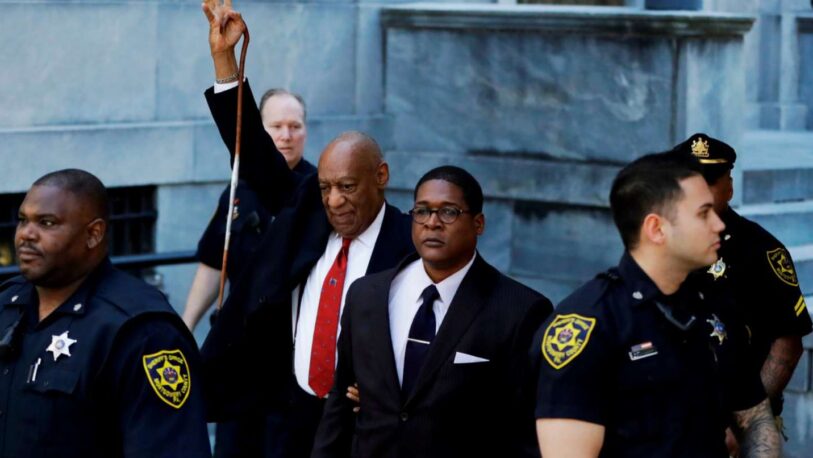 Anularon la condena de Bill Cosby por agresión sexual y recuperará la libertad