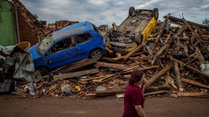 Violento tornado deja muertos y heridos en República Checa