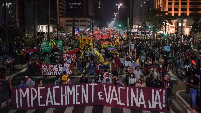 Masivo cacerolazo en Brasil contra Bolsonaro