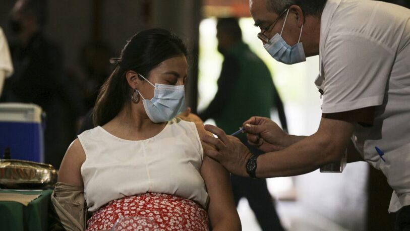 Paraguay recibe vacunas Moderna destinadas a embarazadas
