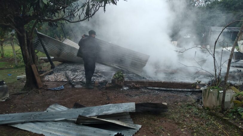 San Javier: Una vivienda fue consumida por el fuego y dejó a una familia con lo puesto