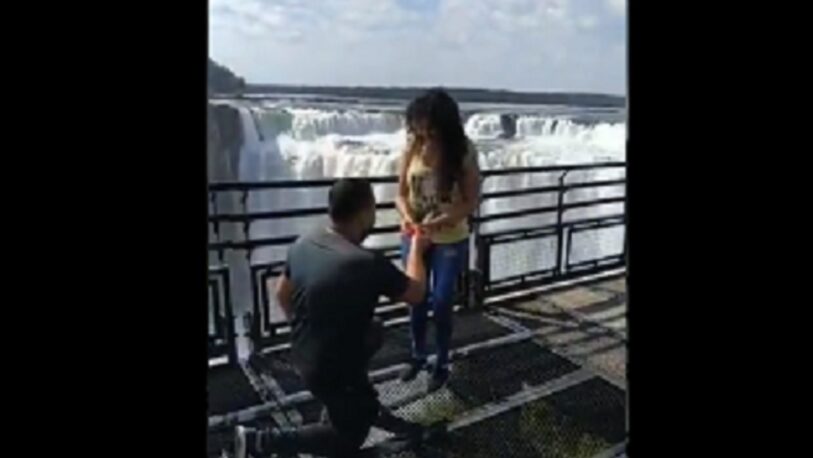 Un turista le pidió matrimonio a su pareja en las Cataratas del Iguazú