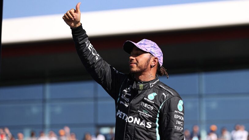 Hamilton volvió al triunfo en Silverstone, tras sacar de carrera a Verstappen