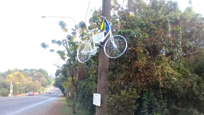 Reconstruyeron la bicicleta blanca que fue vandalizada meses atrás