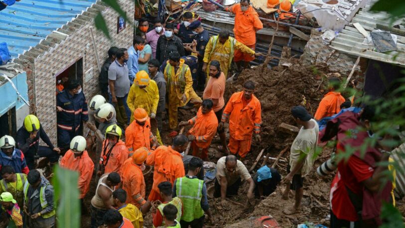 Deslizamiento de tierras en Bombay provoca decenas de muertos