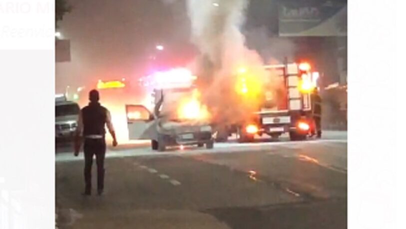 Se incendió un vehículo en avenida Uruguay