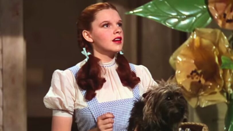 Encuentran un vestido de Dorothy de “El mago de Oz” en una universidad de Estados Unidos