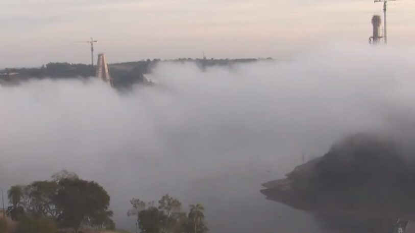 Una cortina de niebla cubrió a Iguazú