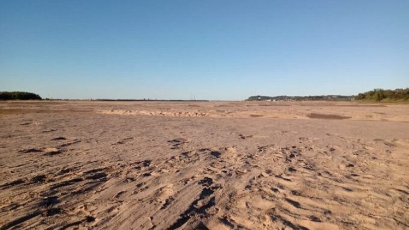 Impresionante y desoladora imagen del Río Paraná sin agua