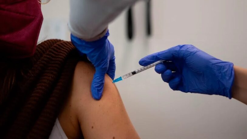 Segunda dosis: Habrá vacunación a mayores de 60 años con AstraZeneca este fin de semana