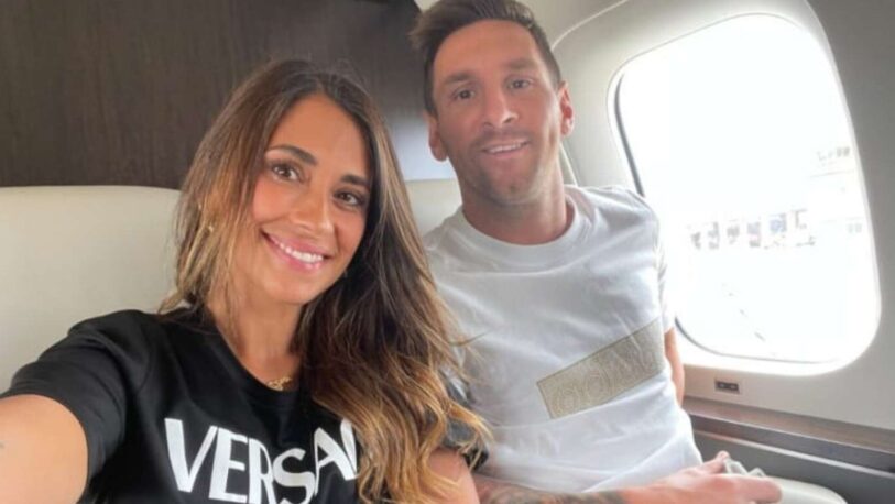 Antonela Roccuzzo publicó una foto desde el avión que lleva a los Messi a París