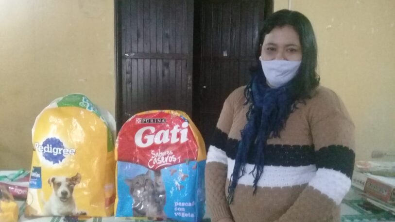 El arte de reciclar: Emprendedora posadeña realiza artículos con bolsas de alimentos para mascotas