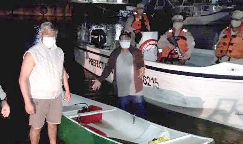 Rescatan a dos navegantes del río Paraná