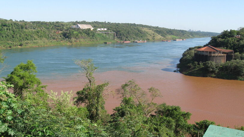 Buscan a un joven que desapareció en las aguas del Iguazú