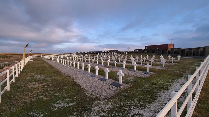 Malvinas: exhumaron los restos de otros cinco soldados caídos en la guerra