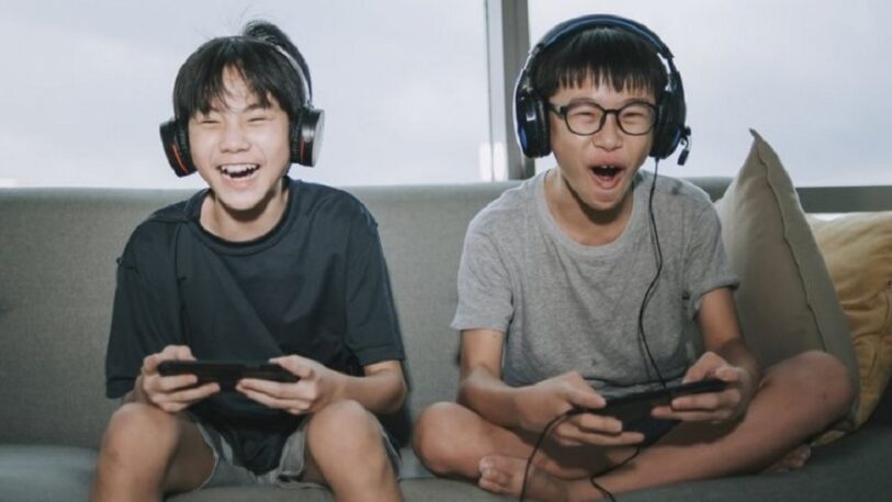 China limita el tiempo que los niños jugarán videojuegos a tres horas semanales