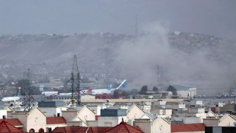 Explosión en la entrada del aeropuerto de Kabul: Hay más de 10 muertos