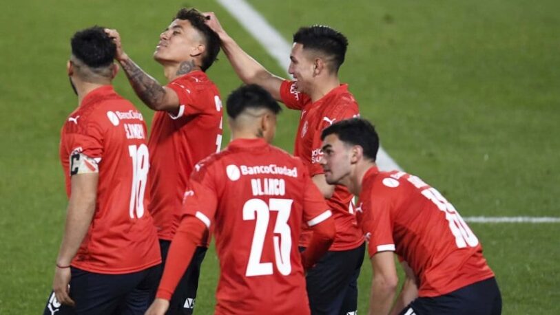 Independiente goleó a Colón y volvió a ser líder