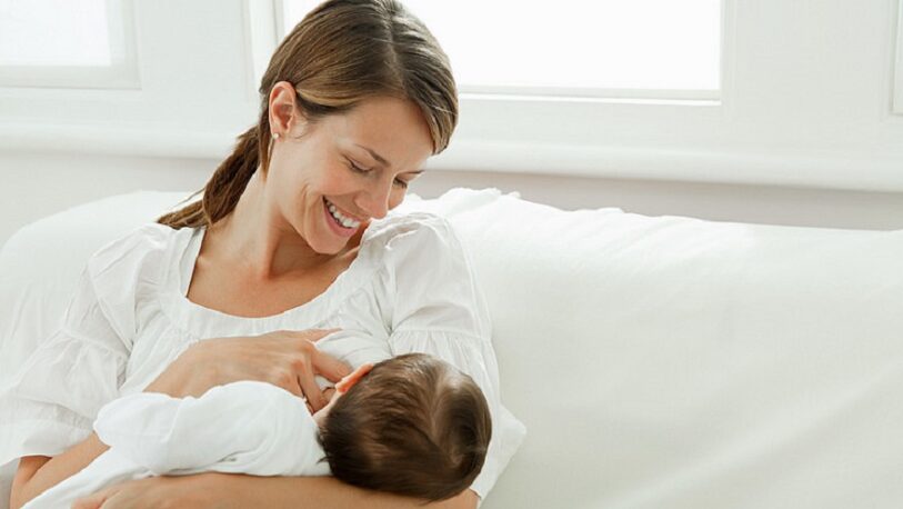 Destacan la importancia de informar sobre la lactancia materna