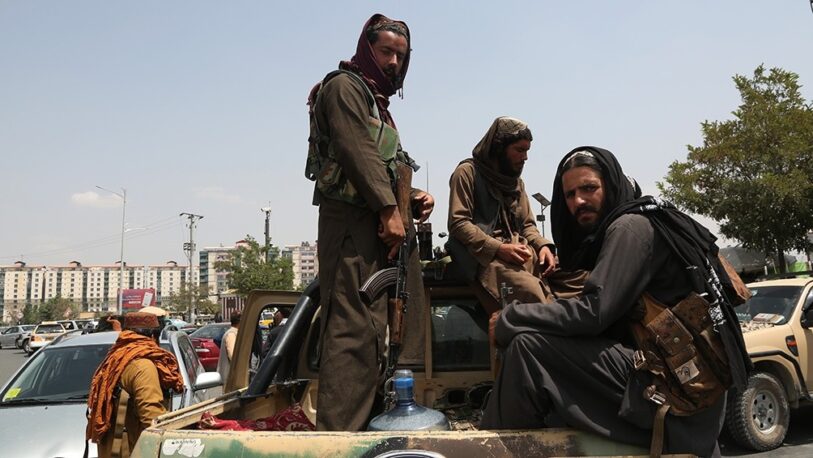 Talibanes reprimen a tiros una protesta en una ciudad de Afganistán