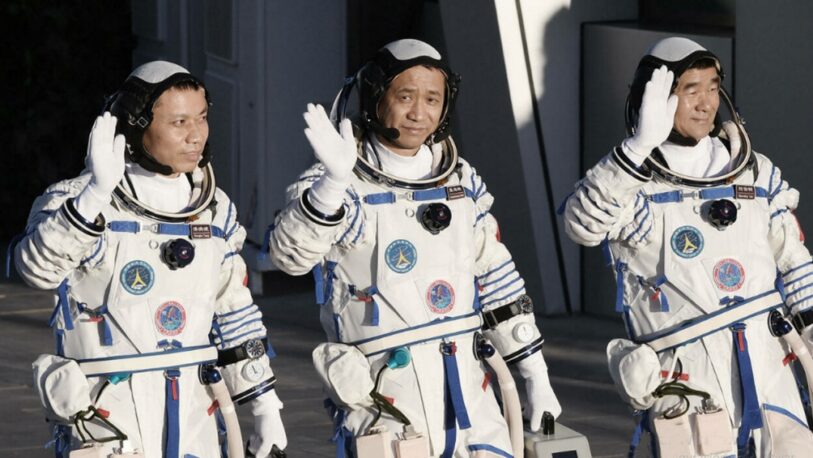 Astronautas chinos regresaron a la Tierra tras misión espacial récord de 90 días