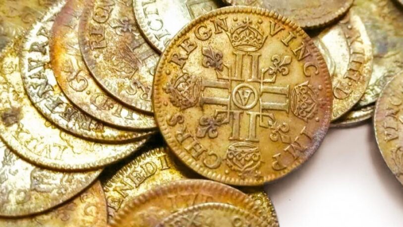 Descubrieron monedas de oro acuñadas antes de la Revolución Francesa