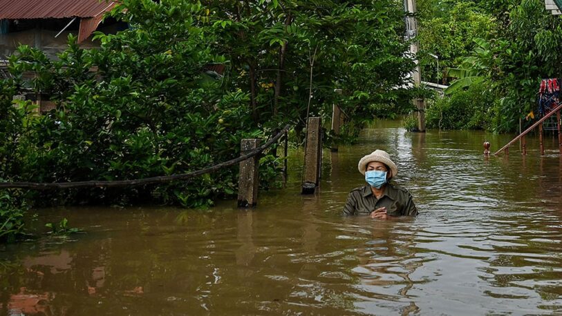 Tailandia: al menos seis muertos y 70 mil casas anegadas por fuertes inundaciones