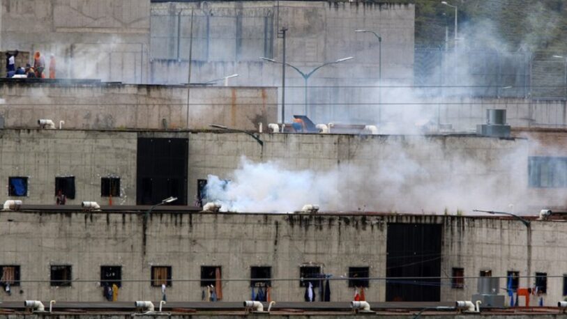 Enfrentamiento en una cárcel de Ecuador dejó al menos 30 muertos