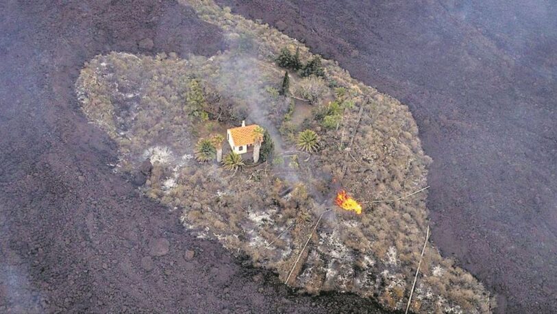 La increíble historia de la casa que sobrevivió al volcán en La Palma