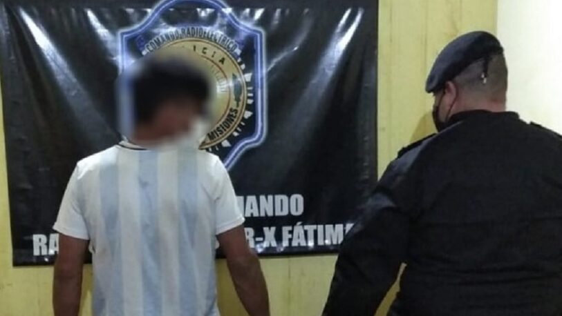 Merodeaba casas del barrio Fátima, intentó atacar a los policías con un cuchillo y fue detenido