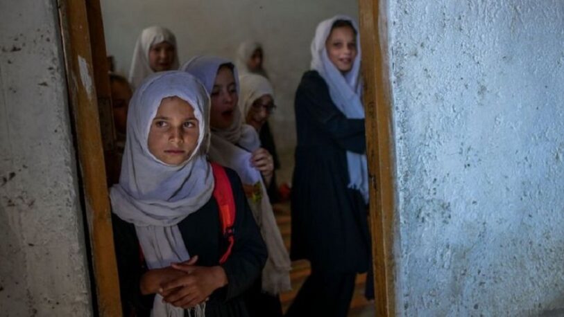 Reabrieron las escuelas en Afganistán, pero sin niñas ni maestras