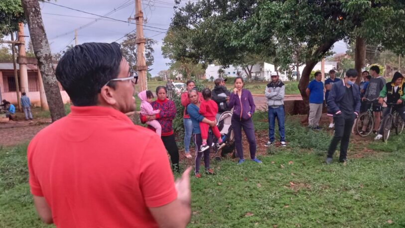 Reunión en el barrio Santa Cecilia para tratar sobre regularización de terrenos