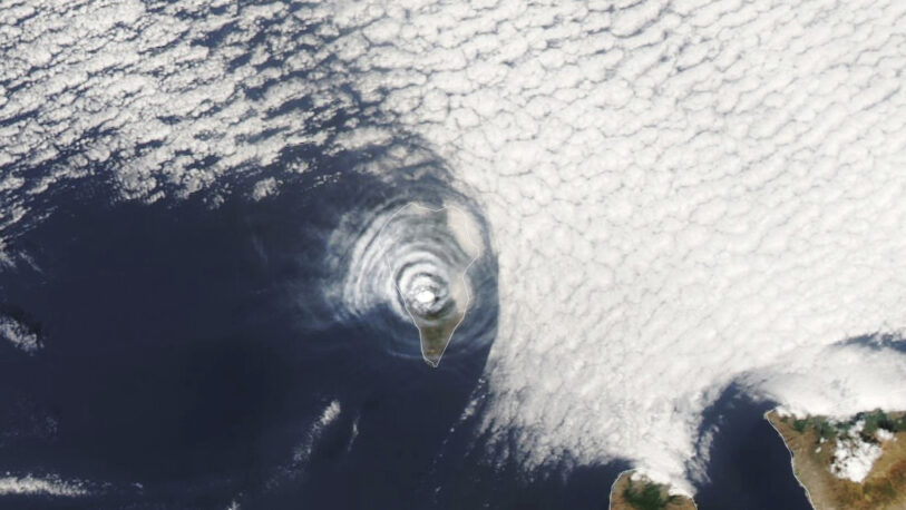 Extrañas nubes del volcán de La Palma vistas desde el espacio