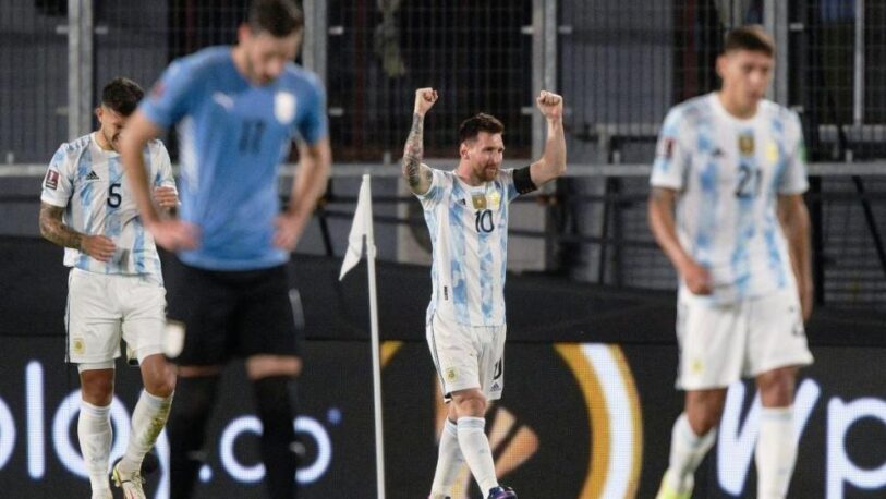 Argentina goleó a Uruguay y se sigue acercando al Mundial